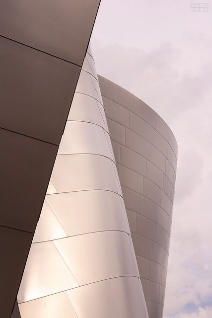 Walt Disney Concert Hall March 2006E - photograph by Zero Dean